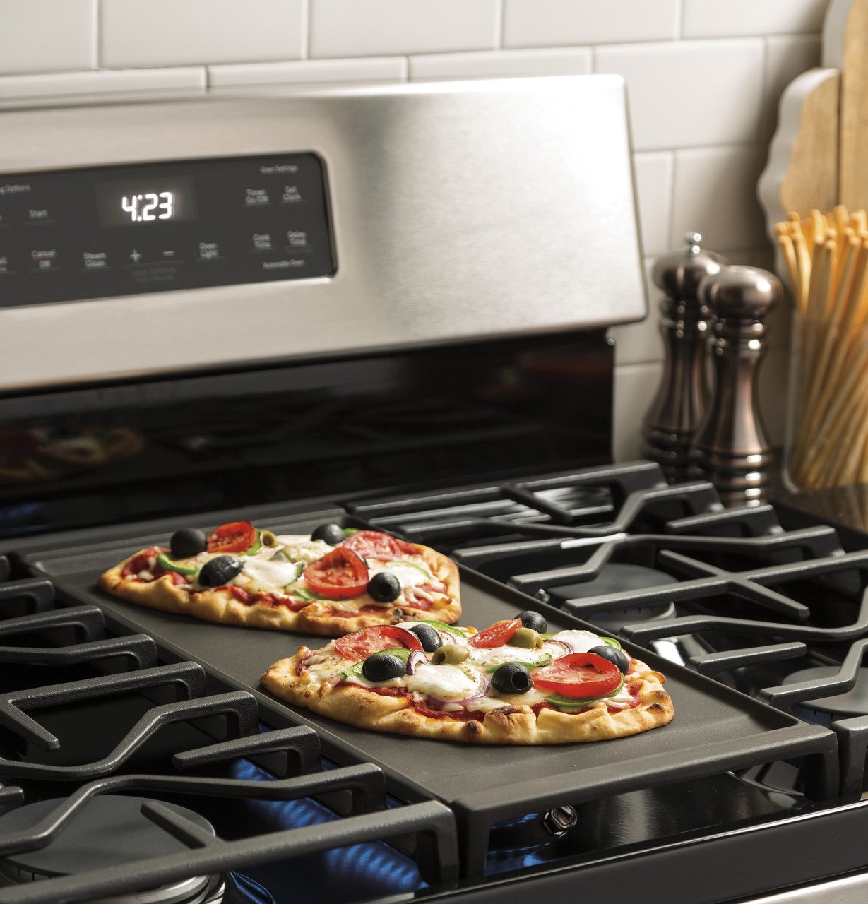 GE® 30" Free-Standing Gas Range - Image 10