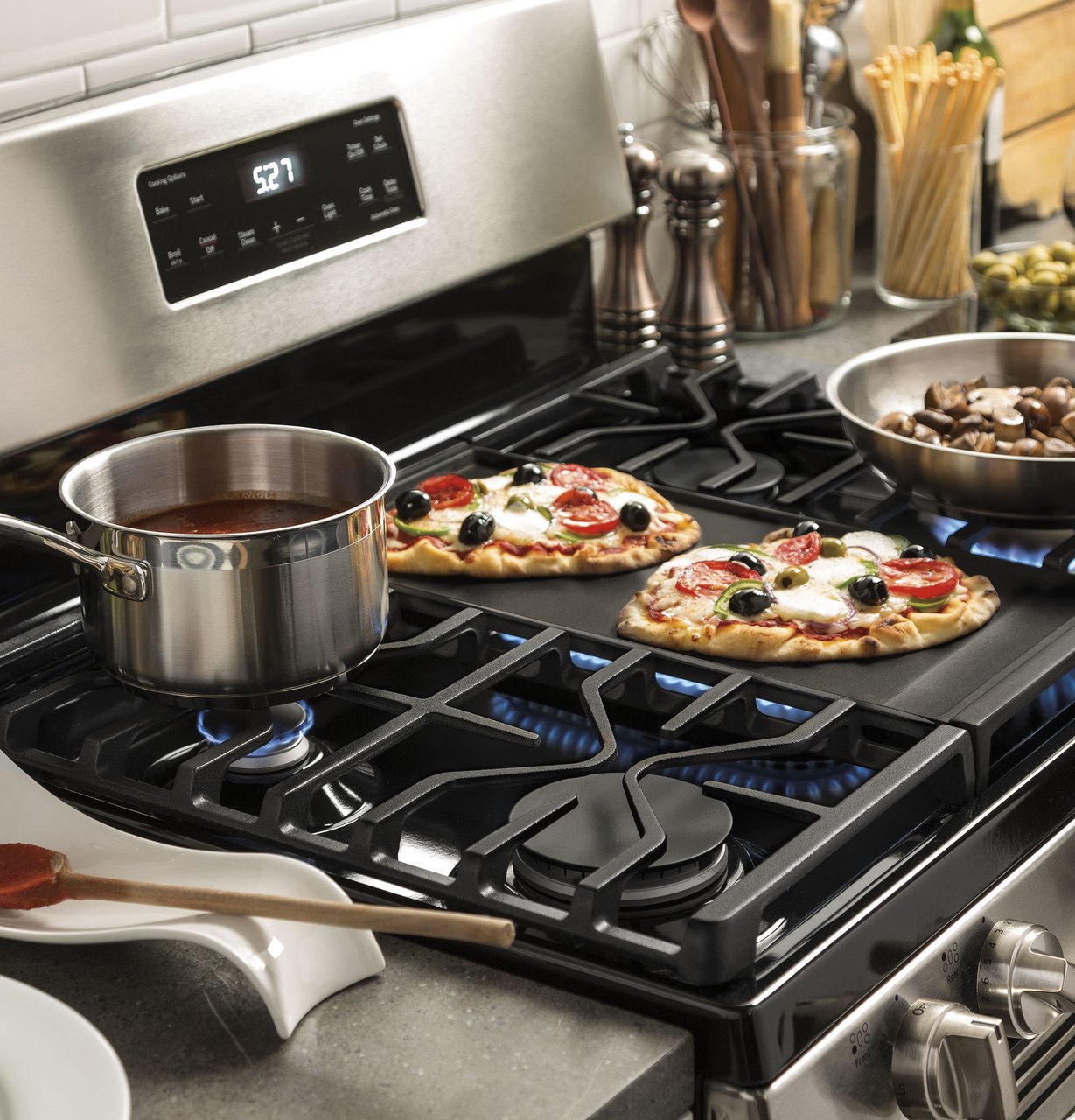 GE® 30" Free-Standing Gas Range - Image 12